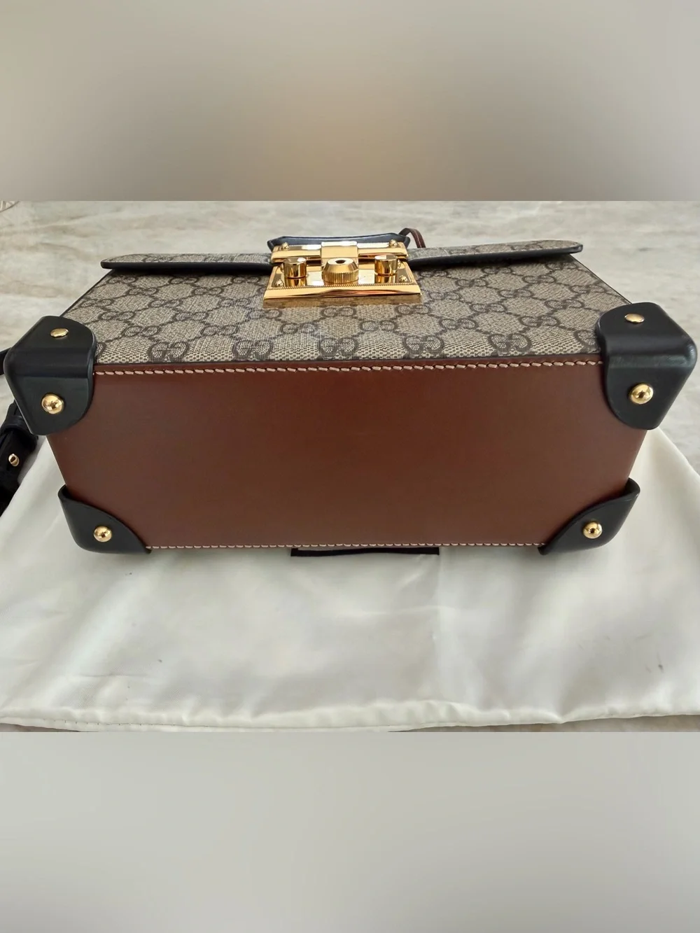 Gucci satchel signature